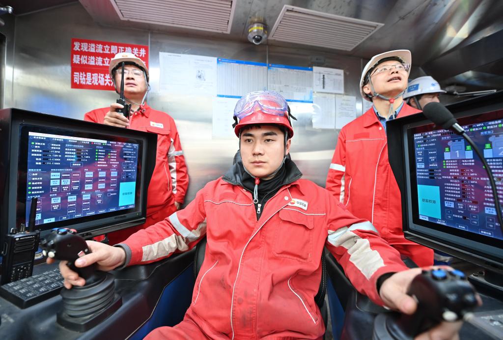 大漠攀“高峰” 瀚海建新功——塔里木油田向世界一流加速迈进(图3)