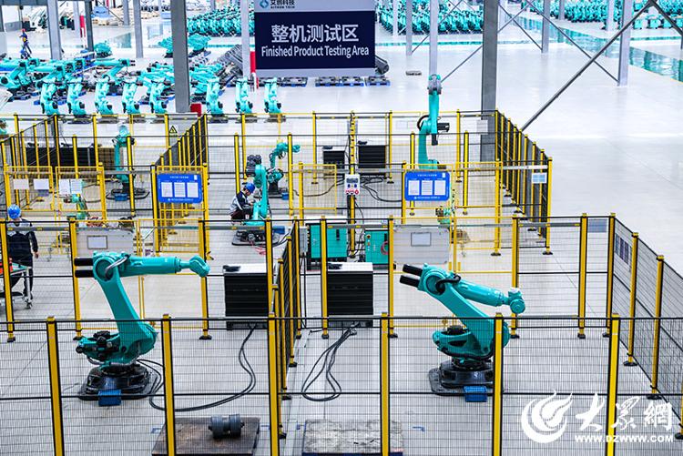 你好Robot丨探秘360kg钢铁巨臂 且看大负载机器人如何擎起智造未来(图1)